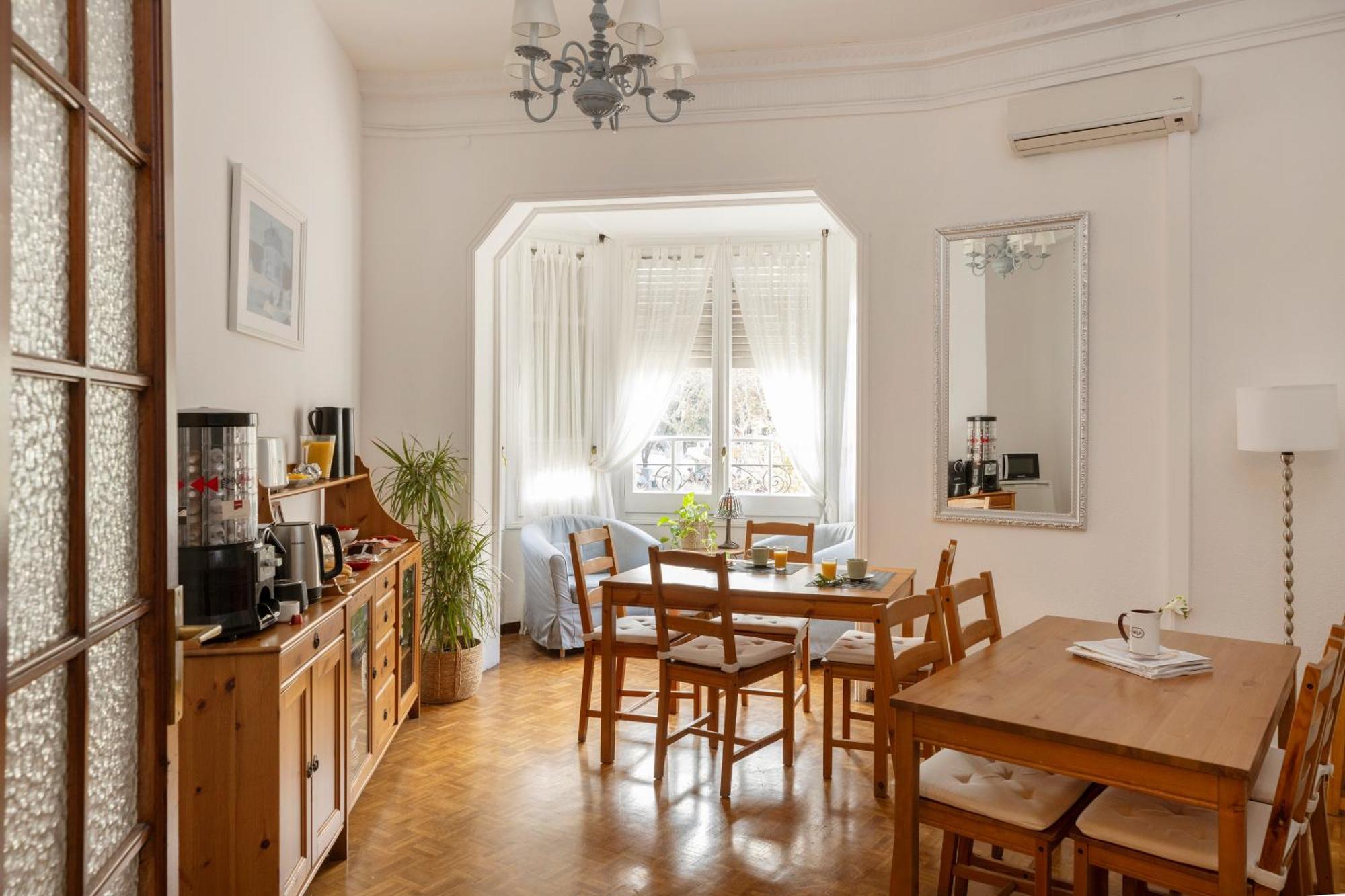 Ally's Bed&breakfast, Acomodação com café da manhã 